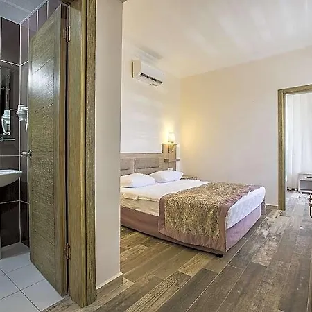 Arsi Enfi Szálloda 4*